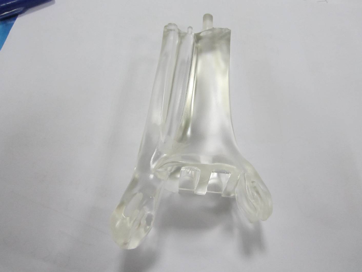 致天講解：水晶ab膠固化后看到固化塊里面有一絲絲的現(xiàn)象什么原因？
