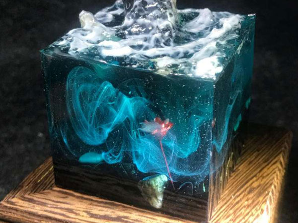 水晶滴膠與樹脂膠有什么關系，區(qū)別是什么